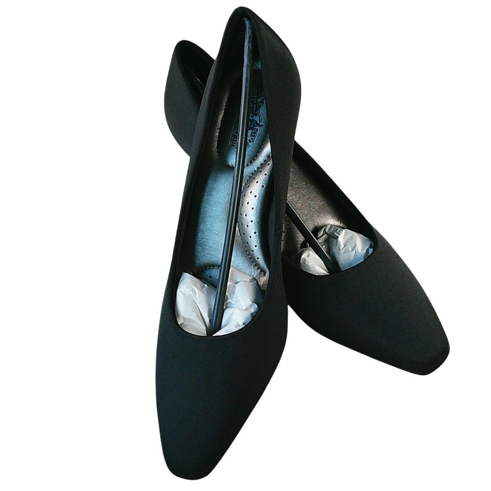 Coach And Four Judith Pumps Womens 8.5 Black Low Kitten Heel Pointed Toe Dress
